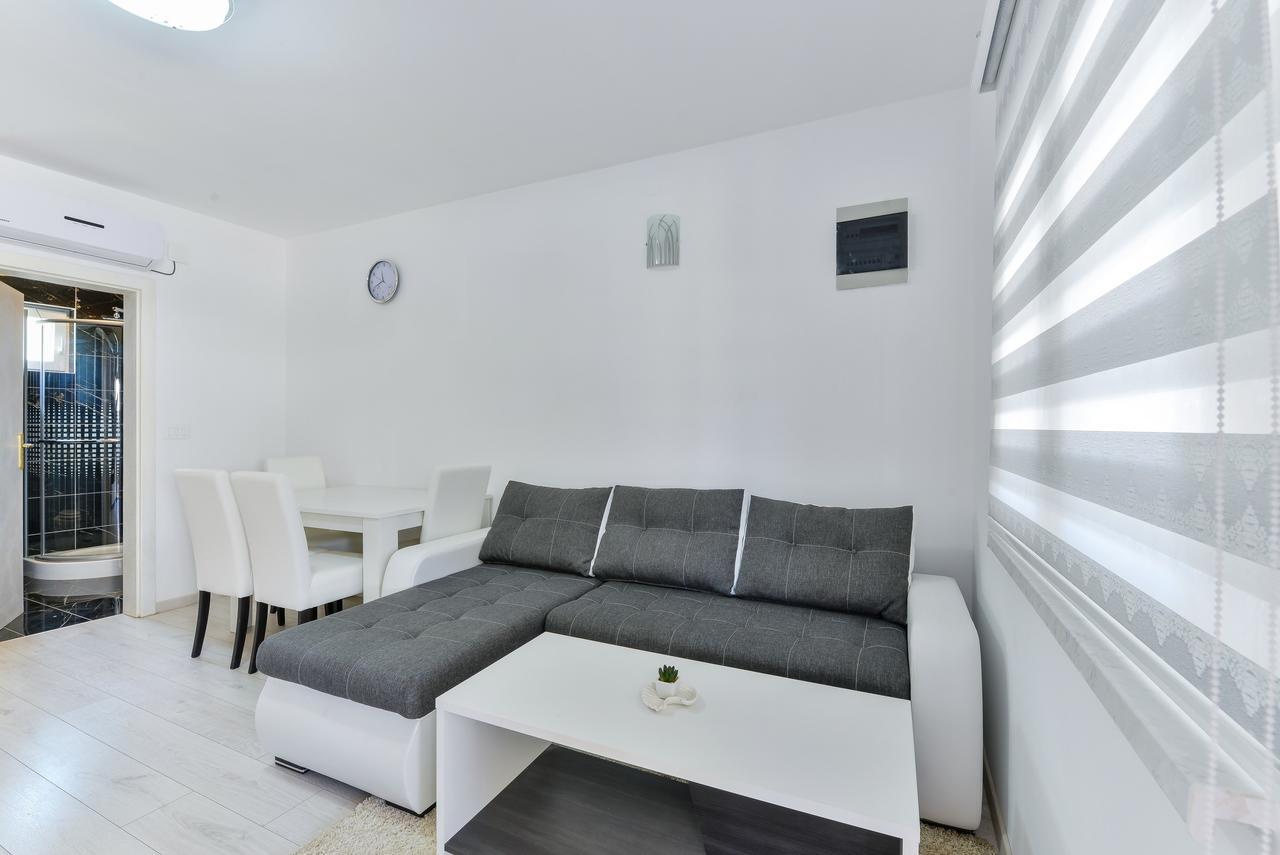 Apartments Lucica Vir Exterior foto