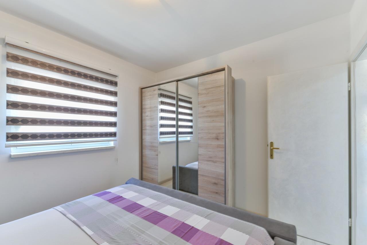 Apartments Lucica Vir Exterior foto