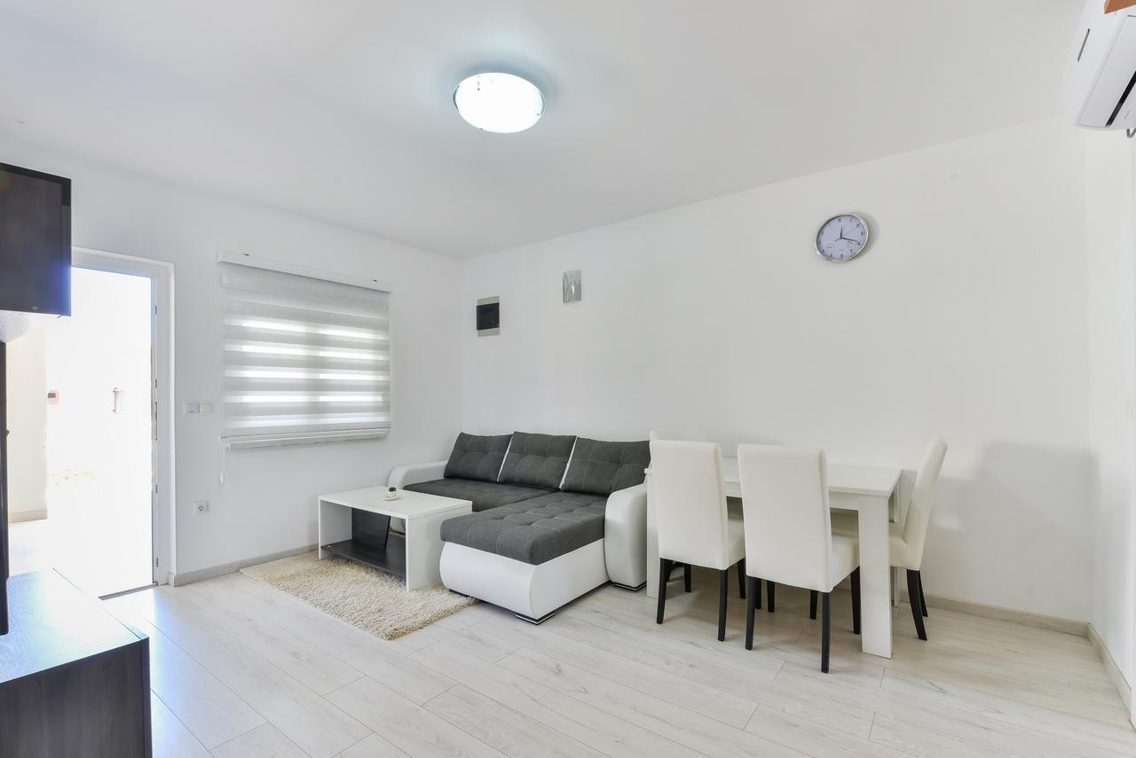 Apartments Lucica Vir Exterior foto
