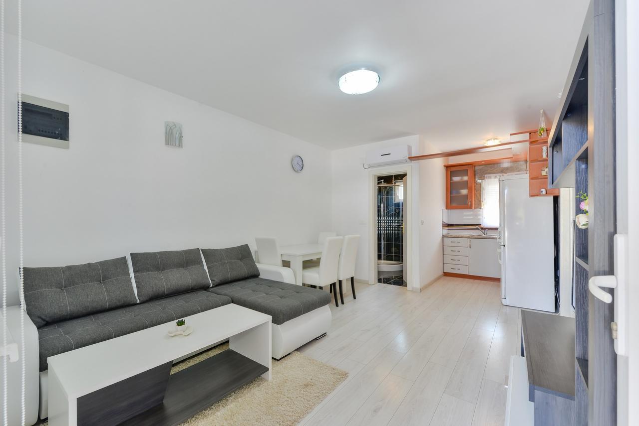 Apartments Lucica Vir Exterior foto
