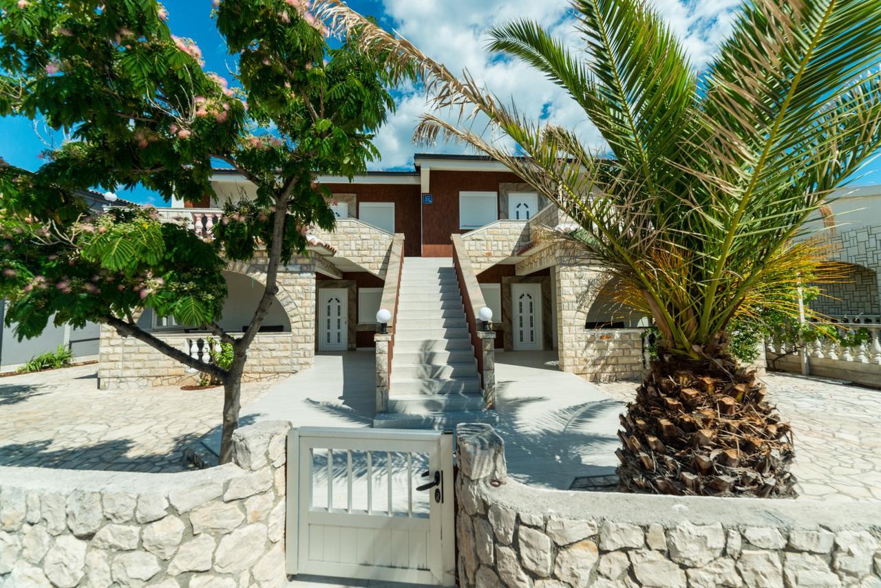 Apartments Lucica Vir Exterior foto
